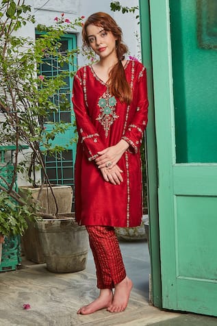 Bo tree Berry Embroidered Kurta & Cotton Pant 