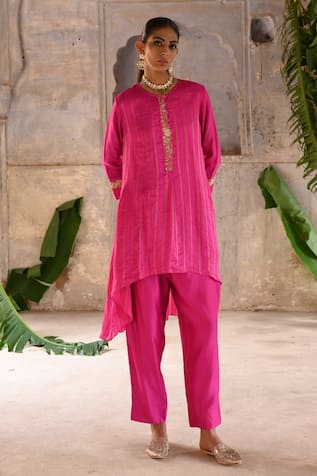 Deep Thee Placement Embroidered Kurta & Pant Set 