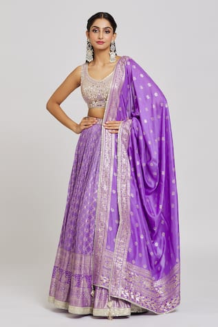 Pin by Jiya Haya on jiya haya. | Navratri dress, Indian bridal outfits,  Indian dresses traditional