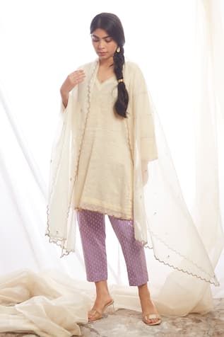 Bo tree Lace Embellished Kurta Pant Set 