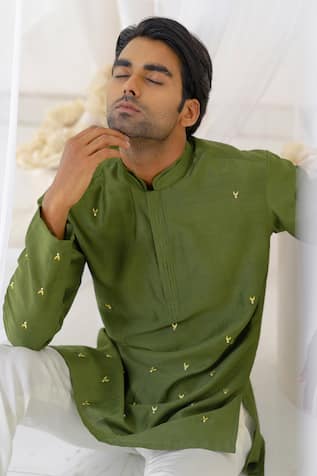 Olivio Embroidered Short Kurta Set 