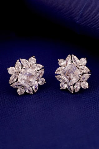 Floral Pattern Daisy Stud Earrings 