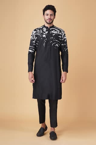 Pathani Suit For Men: लड़कों के लिए नए डिजाइन का पठानी सूट, ट्रेडिशनल लुक  में लगाएं फैशन का तड़का | pathani suit for men to create classic and  timeless style | HerZindagi