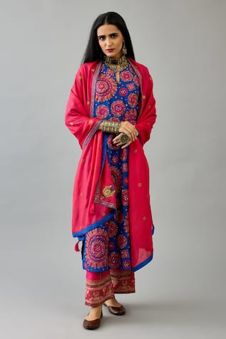 Kora Silk Thread Embroidered Straight Kurta Set 