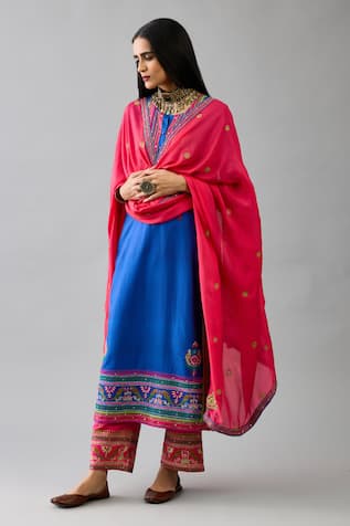 Kora Silk Thread Embroidered Kurta Pant Set 