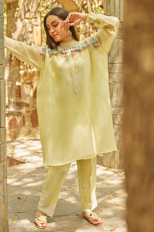 NIMA FASHIONS Embroidered Yoke Kurta & Pant Set 