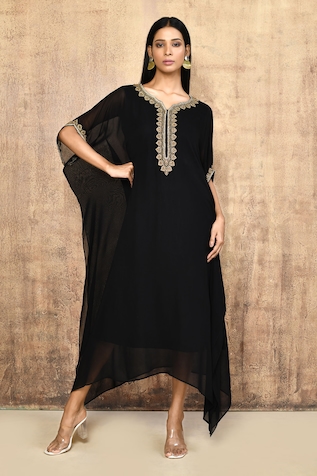 Naintara Bajaj Thread & Zari Embroidered Kaftan With Inner