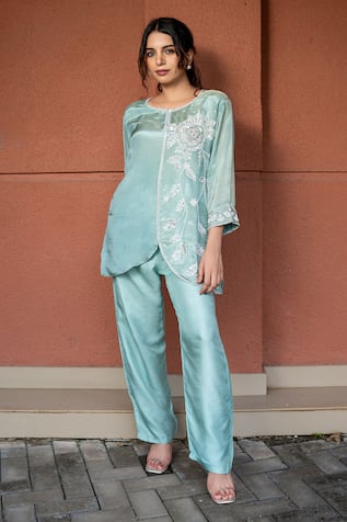 Label Lila Pansy Blossom Embroidered Curved Hem Slit Kurta With Pant 