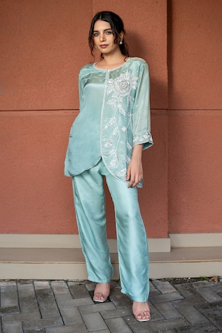 Label Lila Pansy Blossom Embroidered Curved Hem Slit Kurta With Pant