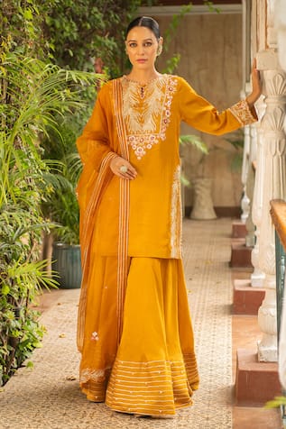 Ajiesh Oberoi Mustard Foliage Embroidered Kurta Set 