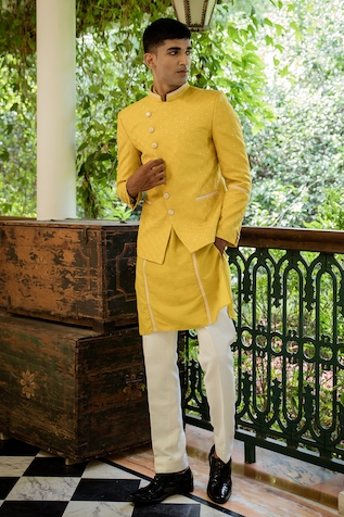 fashion tantra on X: Pooja Hedge teams yellow bralette with blazer, pants  in fresh take on power suit  #fashiontantra  #fashiondesign #poojahedge #bralette #blazer #powersuit #yellowpowersuit  #design #fashion #style