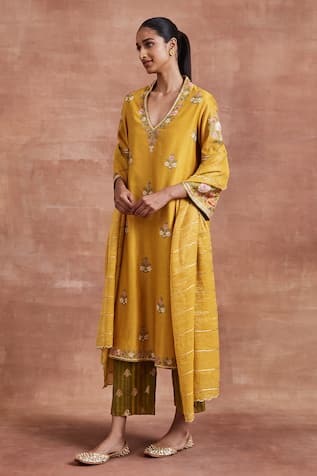 Sue Mue Damini Aari Embroidered Kurta Set 