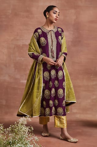 Sue Mue Tushali Floral Zari Embroidered Kurta Set 