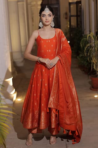 Safaa Behnaaz Carnation Bloom Woven Anarkali Pant Set 