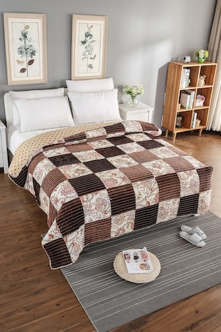 Flower Bloom Pattern Quilt 