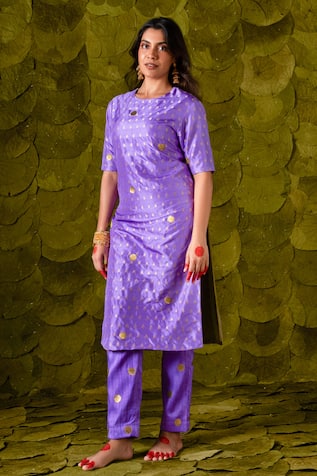 Latha Puttanna Tangi Embroidered Straight Kurta & Pant Set 