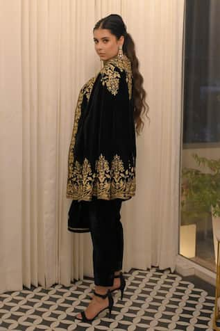 Daljit Sudan Kashmiri Embroidered Velvet Cape & Pant Set 