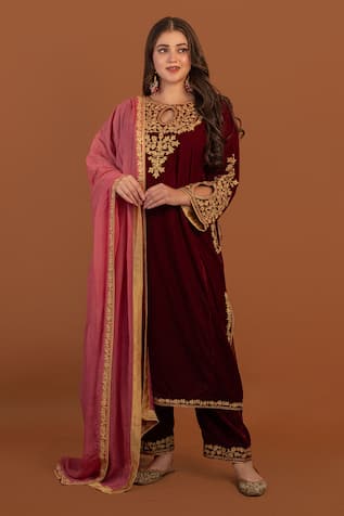 Daljit Sudan Cutwork Aari Embroidered Velvet Phiran Kurta Set 