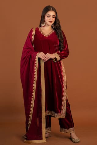 Daljit Sudan Border Embroidered Velvet Kurta Set 