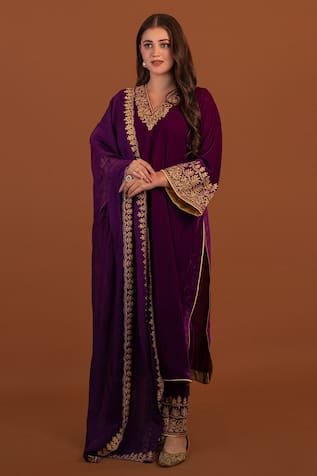 Daljit Sudan Velvet Aari Tilla Embroidered Kurta Set 