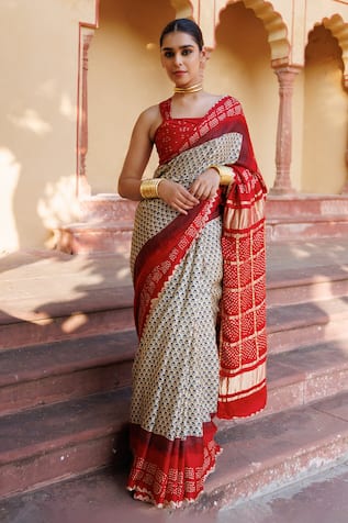 Traditional Gharchola Green & Red Saree with Golden Zari work - Ravasiya  Collections