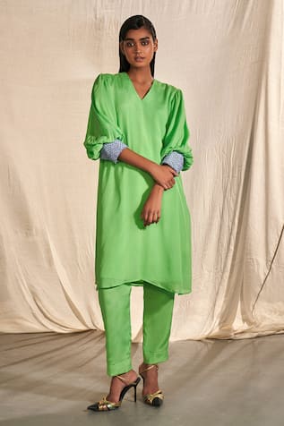 Kashmiraa Bishop Sleeve Kurta & Pant Set 