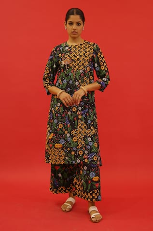 SAKSHAM & NEHARICKA Shoumi Hand Painted Kurta 