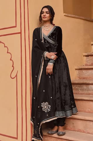 KARAJ JAIPUR Plume Leaf Embroidered Velvet Anarkali Set 