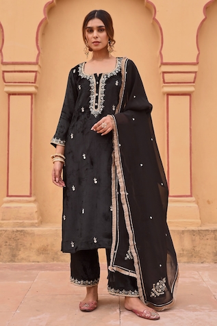 KARAJ JAIPUR Florence Aari Embroidered Velvet Kurta Pant Set