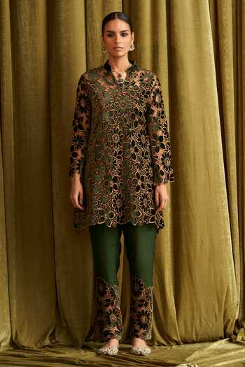 Qala Clothing Eshaal Floral Jaal Embroidered Kurta With Pant 