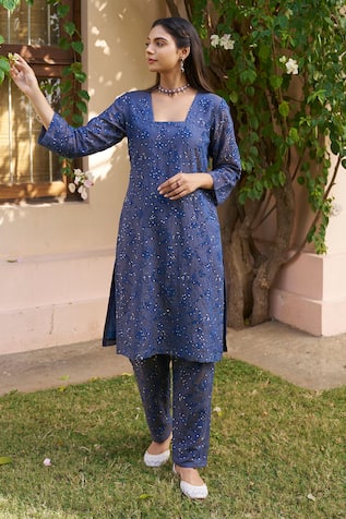 NAAZ BY NOOR Chanderi Floral Embroidered Kurta & Pant Set 