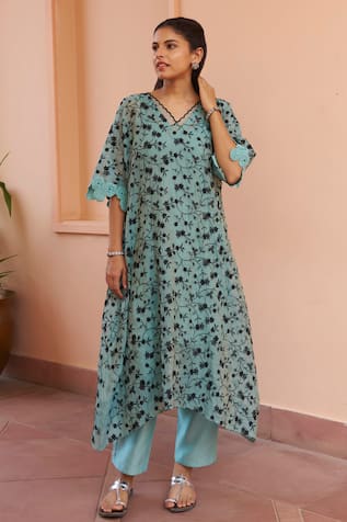 NAAZ BY NOOR Chanderi Floral Jaal Embroidered Kaftan Kurta & Pant Set 