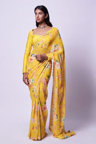 Kavitha Gutta Floral Pattern Embroidered Saree With Blouse 