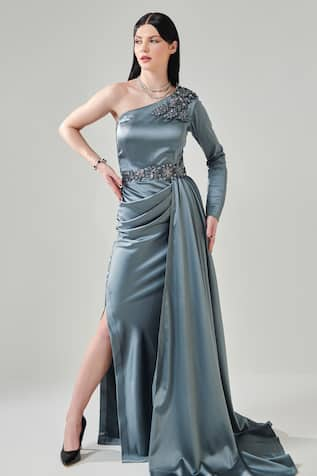 One Knot One Placement Embellished Side Trail Gown With Belt 