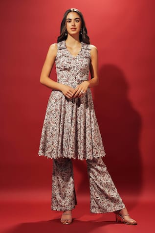 SAMMOHI BY MOKSHA AND HIRAL Floral Print Kurta With Pant 