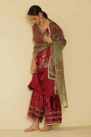 Sarang Kaur Arya Embroidered Dupatta 