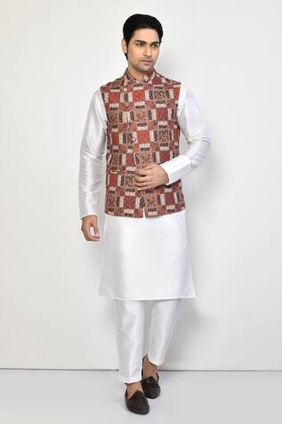 Maroon Paisley Peacock Bundi Kurta Set 