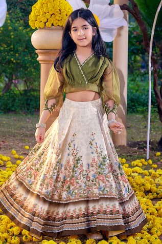 Buy Green Velvet Dupatta Net Embroidery V Neck Bridal Lehenga Set For Women  by Vvani by Vani Vats Online at Aza Fashions.
