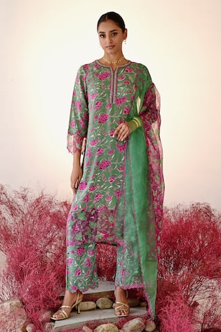 Baise Gaba Shabana Floral Embroidered Straight Kurta Set 