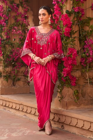 Reeti Arneja Velvet Hand Embroidered Kurta With Dhoti Pant 