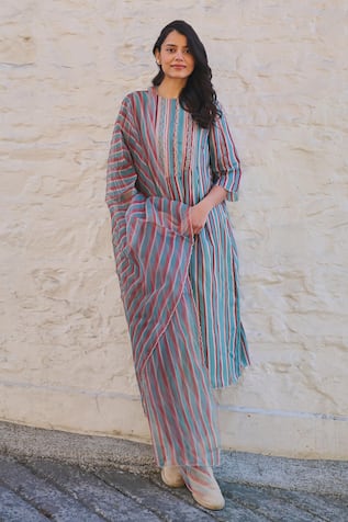 Ayaka Cheryl Thread Embroidered Placement Kurta 