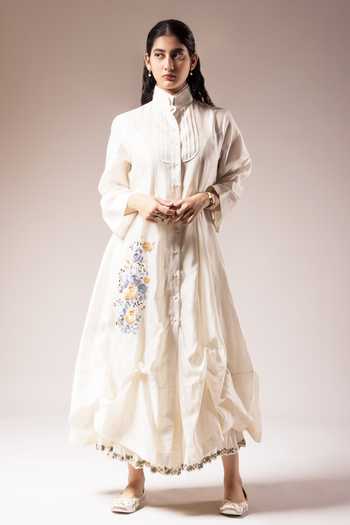 Prama By Pratima Pandey Phool Embroidered Kurta With Inner Dress 