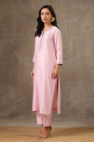 BBAAWRI Handloom Chanderi Silk Embroidered Kurta Set 