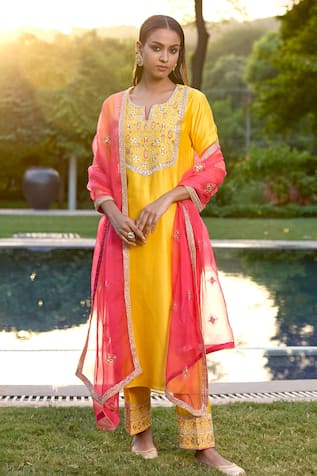 BBAAWRI Geometric Embroidered Kurta Set 