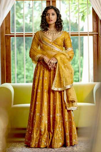 Bbaawri Zari Floral Embroidered Bridal Lehenga Set 