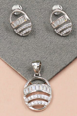 Stone Studded Oval Pendant Set 