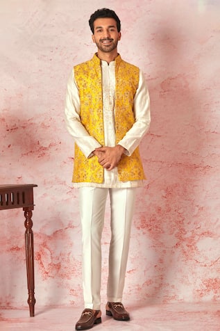 Floral Embroidered Bundi Kurta Set 