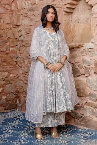 Traditional Rajasthani Dresses of Men & Women - Holidify