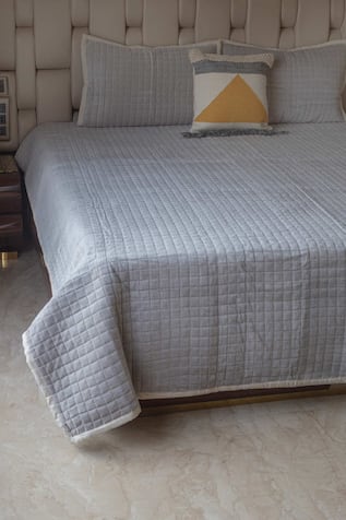 SITTARA WORKZ Makhmal Qubic Quilted Bedding Set 