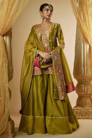 The Aarya Floral Hand Embroidered Kurta Set 